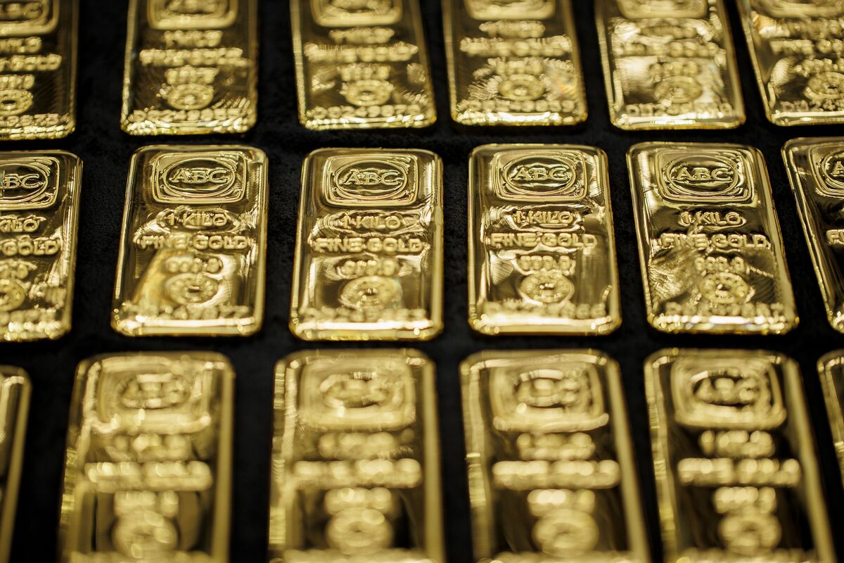 Gold Hits Record Highs as Investors Seek Safe-Haven Amid Economic Uncertainty