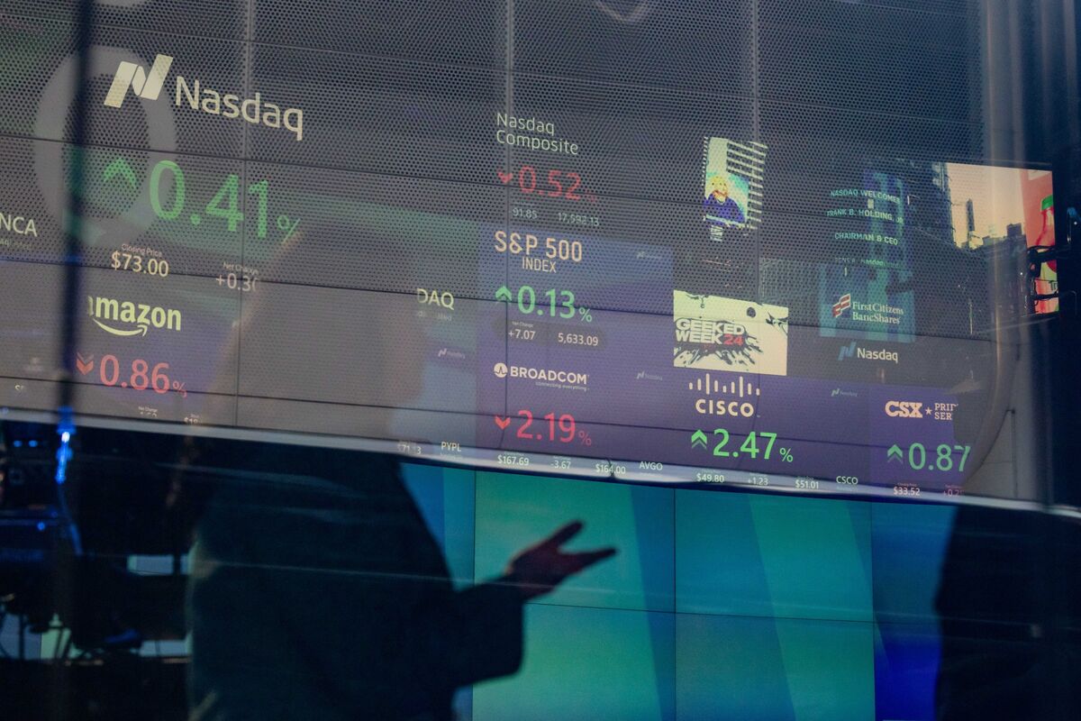 Tech Giants Lose Momentum After Decade of Market Dominance