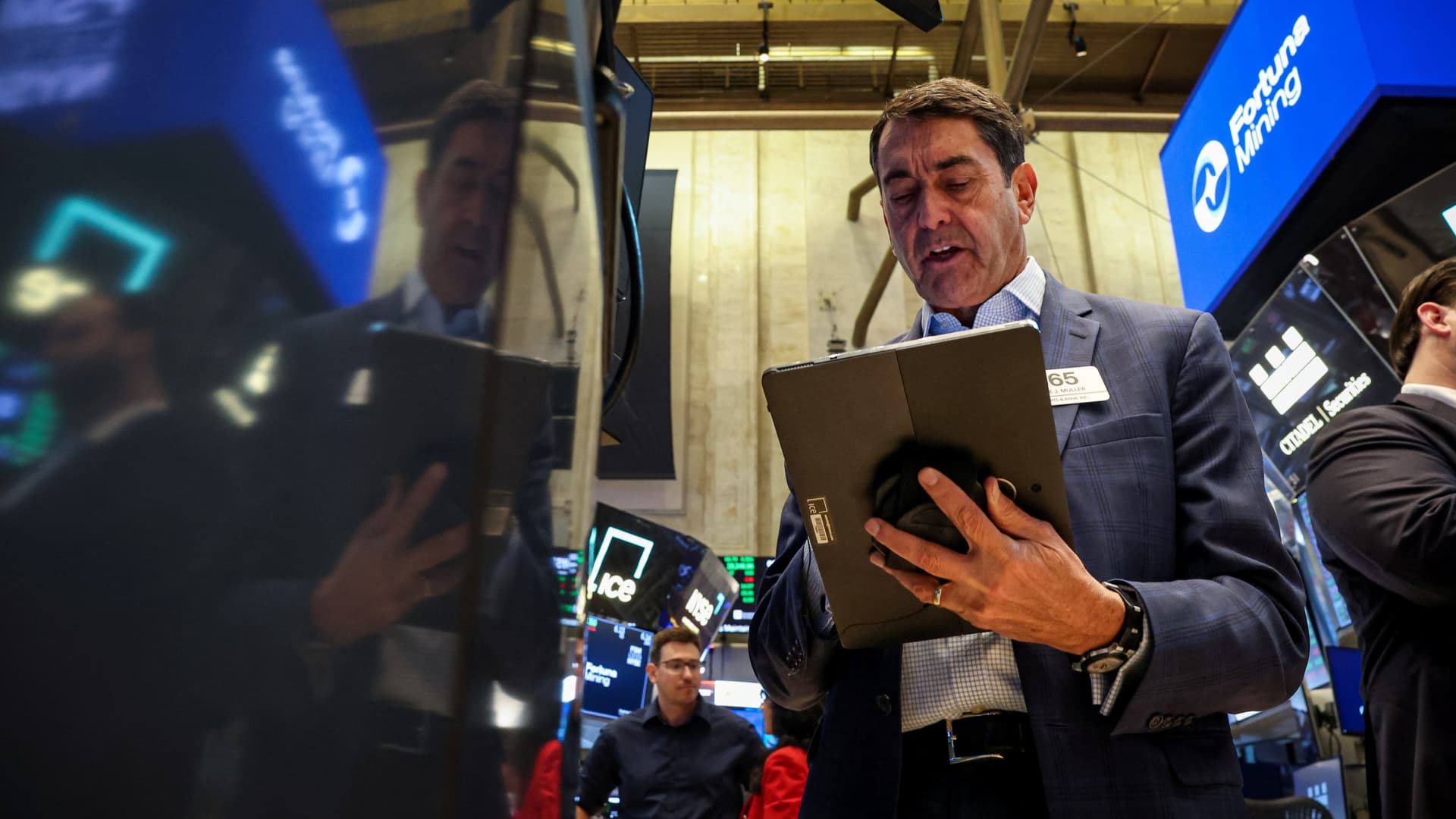 Stock Futures Rise After S&P 500 Turns Positive for the Year