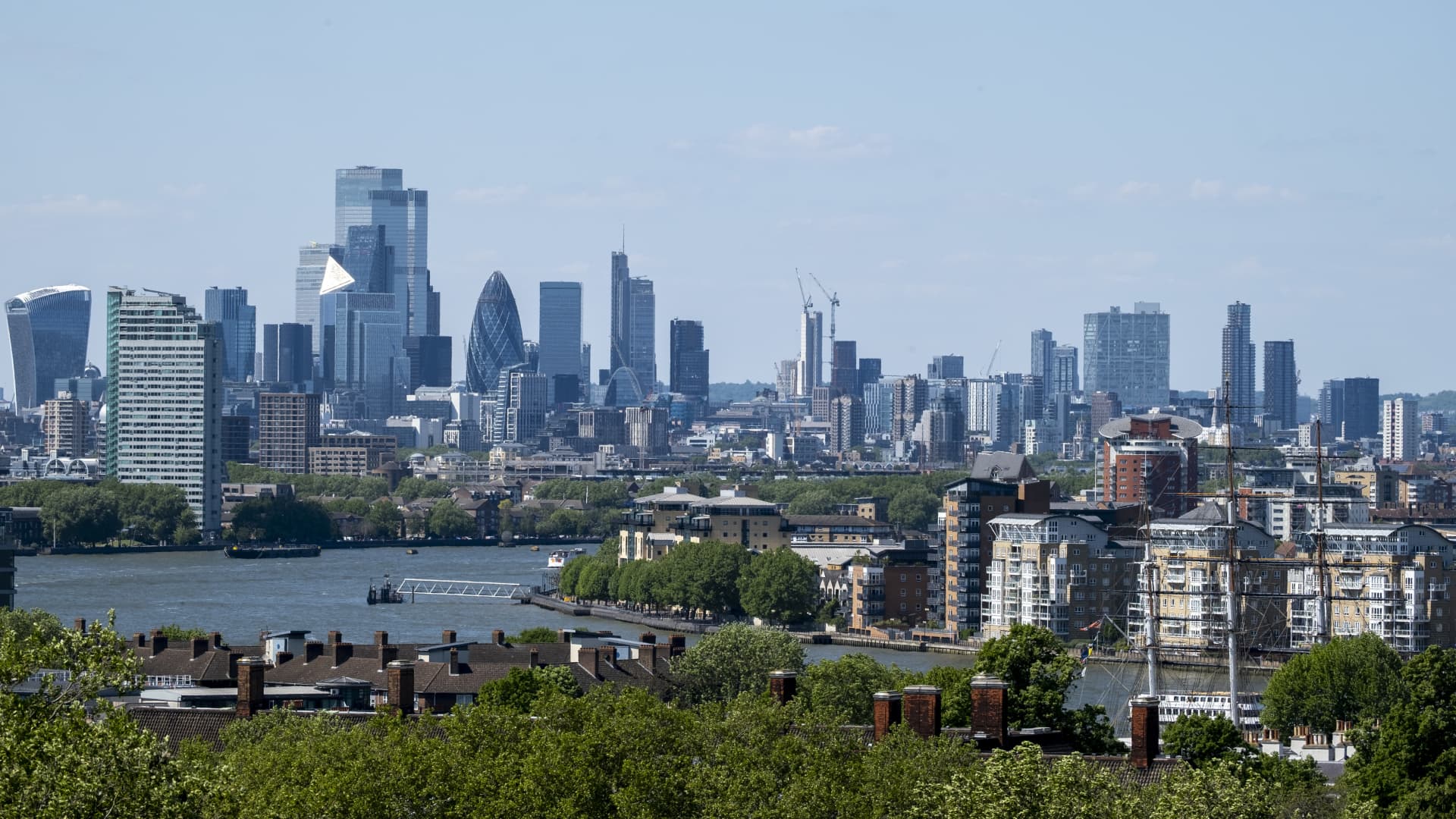 European Markets Set for Modest Gains as Investors Await Economic Signals