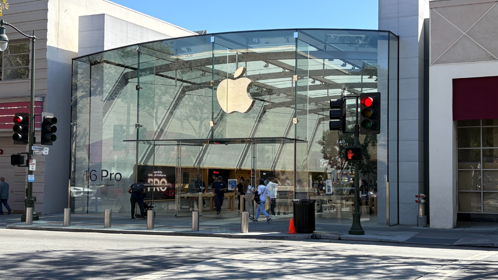 Apple Partners with Anthropic to Develop AI-Powered Xcode