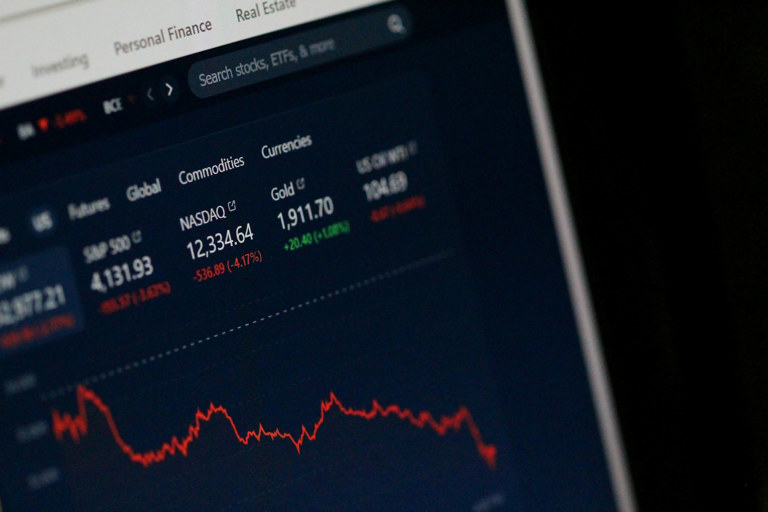 US Stocks Slip as Federal Reserve Kicks Off Policy Meeting