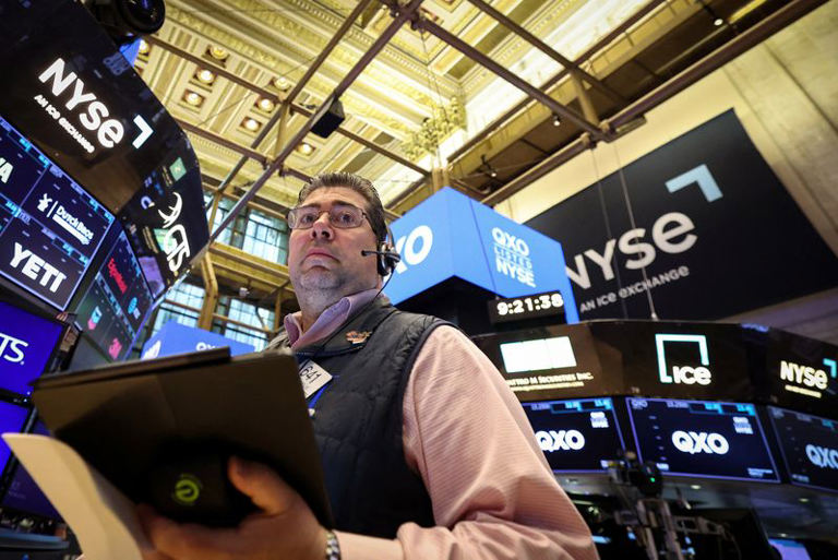 Investors Eye Potential Shift in U.S. Stock Market Leadership Ahead of Key Economic Data Investors Eye Potential Shift in U.S. Stock Market Leadership Ahead of Key Economic Data