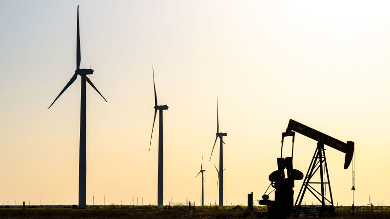 US Oil Production Forecast to Decline in 2026 Amid Weak Demand and Price Pressures