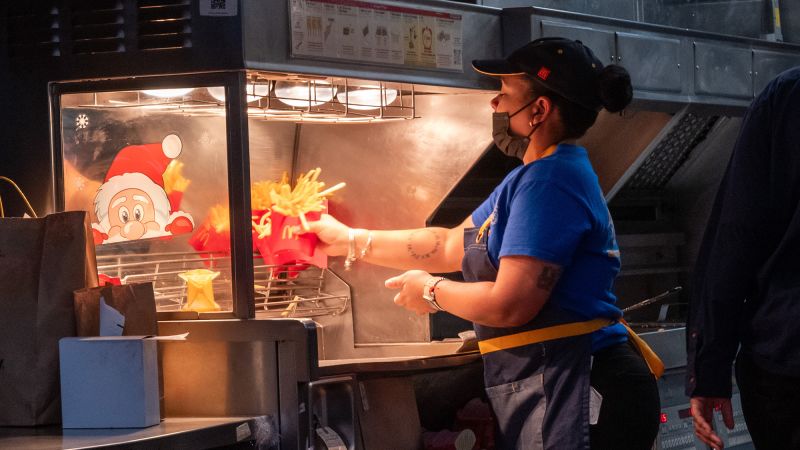 McDonald’s to Hire 375,000 Workers for Summer Season Surge