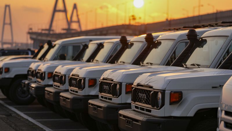 Toyota Forecasts 21% Profit Decline Amid Tariffs and Strong Yen Toyota Forecasts 21% Profit Decline Amid Tariffs and Strong Yen