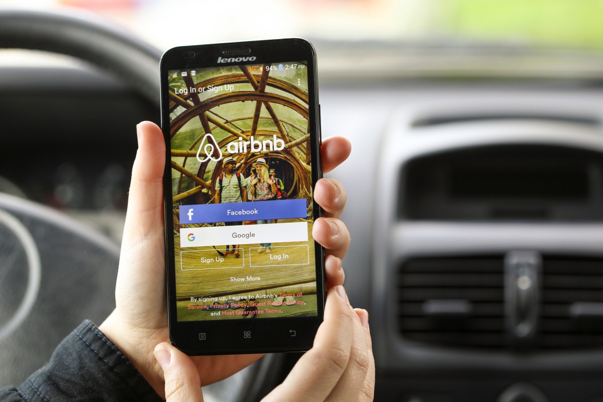 Airbnb Launches AI-Powered Customer Service Bot in the U.S.