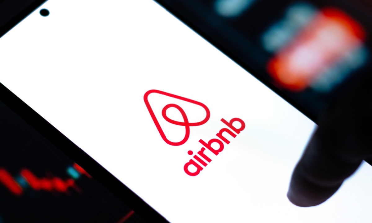 Airbnb Launches AI Customer Service Bot in the U.S.