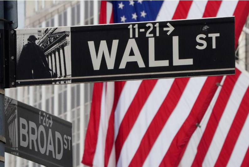 US Stock Futures Slip Amid Middle East Tensions and Fed Rate Concerns