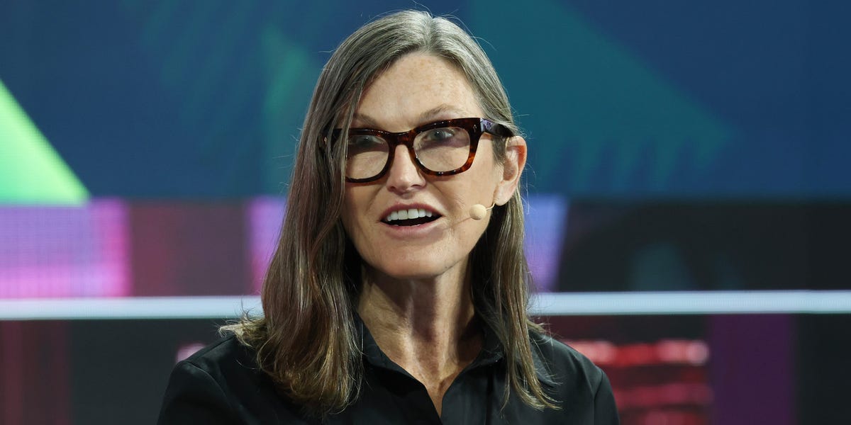 Tesla’s Growth Driven by Synergy of Robotics, Energy Storage, and AI, Says Cathie Wood Tesla’s Growth Driven by Synergy of Robotics, Energy Storage, and AI, Says Cathie Wood