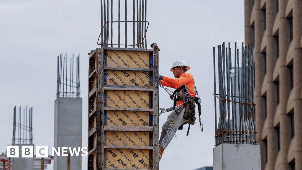Global Economic Growth Slows as US Tariffs Take Effect Global Economic Growth Slows as US Tariffs Take Effect
