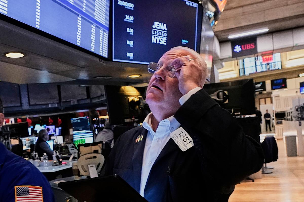 China Fuels Trade Tensions with US, Jolting Investor Confidence