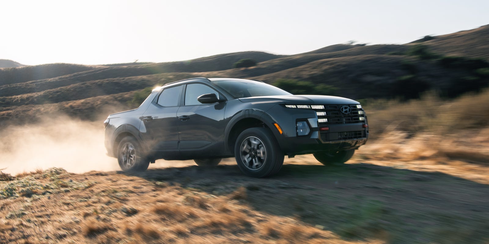 Hyundai Santa Cruz Maintains Its Bold Identity in Latest Review Hyundai Santa Cruz Maintains Its Bold Identity in Latest Review