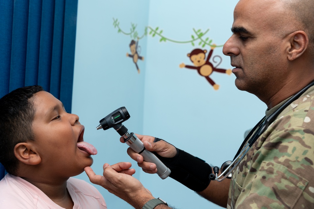 U.S., Canadian, and Salvadoran Forces Deliver Medical Aid in El Salvador