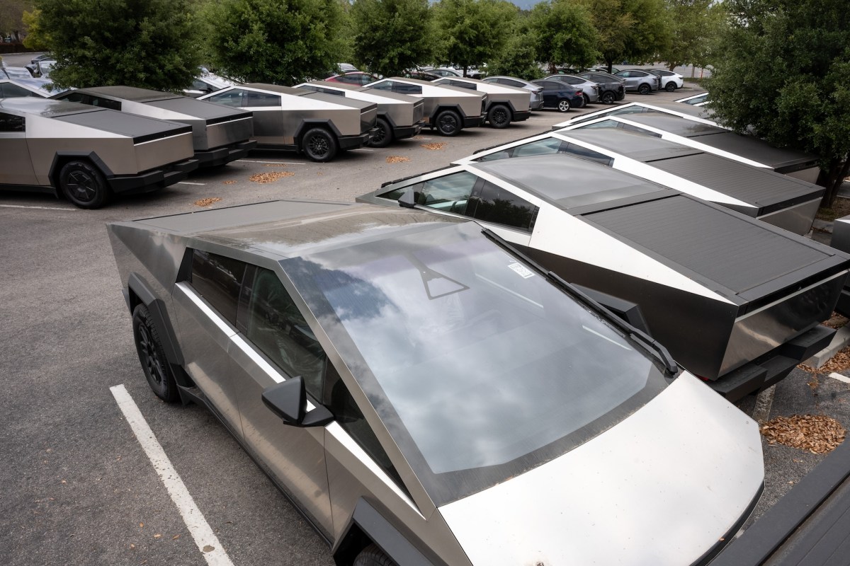 Tesla Services Revenue Grows 17%, But EV Sales and Energy Segments Decline Tesla Services Revenue Grows 17%, But EV Sales and Energy Segments Decline