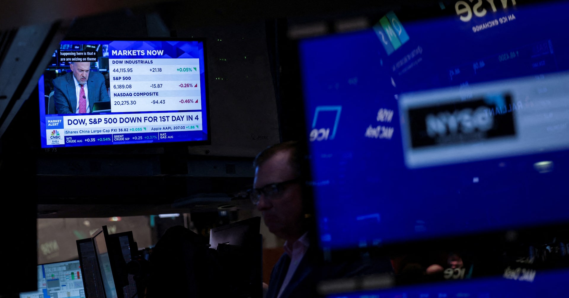 Healthcare Stocks Hit Multi-Decade Lows Amid Policy Uncertainty Despite Rising Fund Inflows