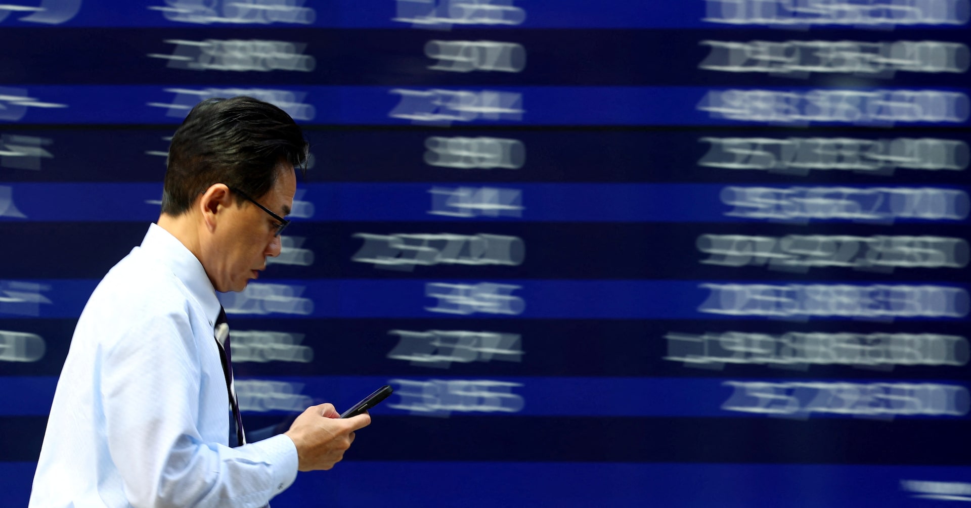 Asian Shares Decline as Investors Take Profits Before Key Economic Events